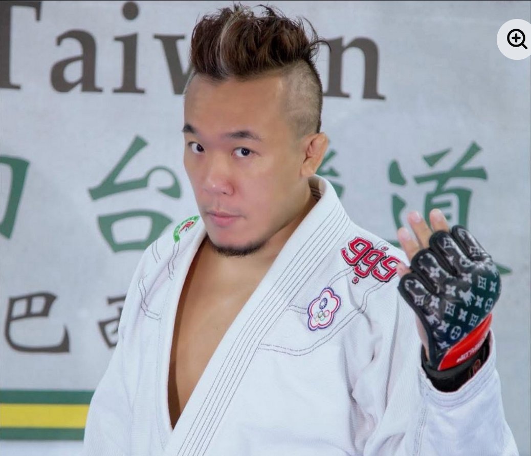 王毓霖