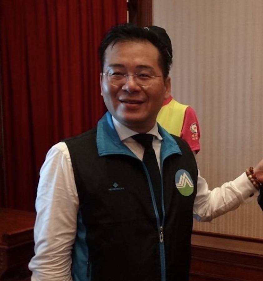 李健育